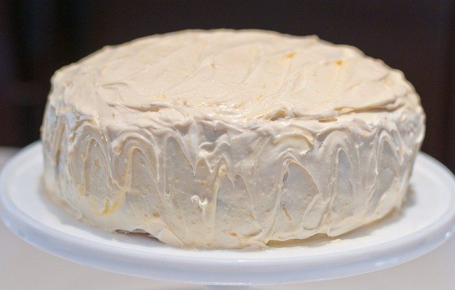 Easter & Spring Delight: Zesty Lemon Curd Cake with Cream Cheese Frosting